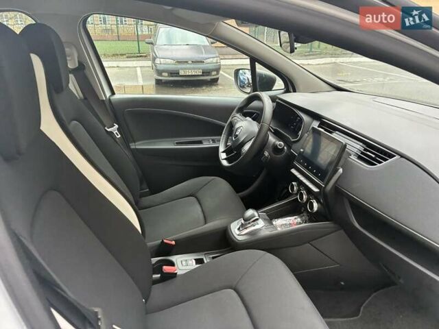 Белый Рено Зое, объемом двигателя 0 л и пробегом 39 тыс. км за 12300 $, фото 38 на Automoto.ua