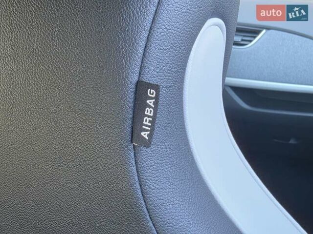 Белый Рено Зое, объемом двигателя 0 л и пробегом 85 тыс. км за 12999 $, фото 31 на Automoto.ua