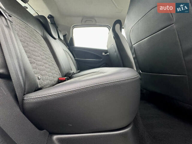 Белый Рено Зое, объемом двигателя 0 л и пробегом 55 тыс. км за 13300 $, фото 29 на Automoto.ua