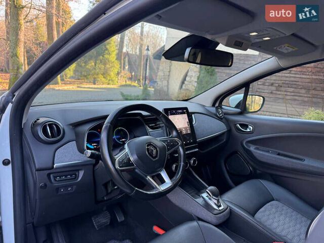 Белый Рено Зое, объемом двигателя 0 л и пробегом 118 тыс. км за 12900 $, фото 28 на Automoto.ua