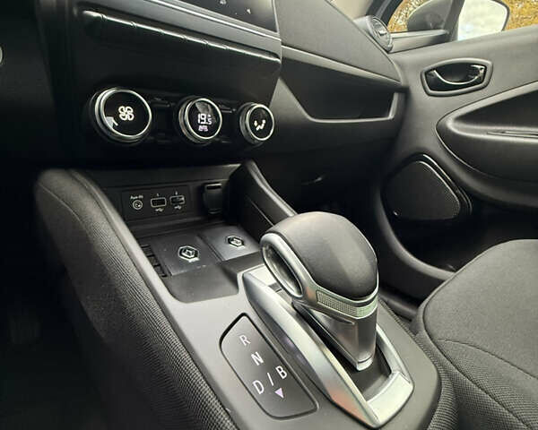 Білий Рено Зое, об'ємом двигуна 0 л та пробігом 30 тис. км за 12300 $, фото 20 на Automoto.ua