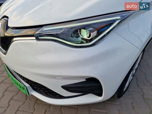Белый Рено Зое, объемом двигателя 0 л и пробегом 141 тыс. км за 10800 $, фото 2 на Automoto.ua