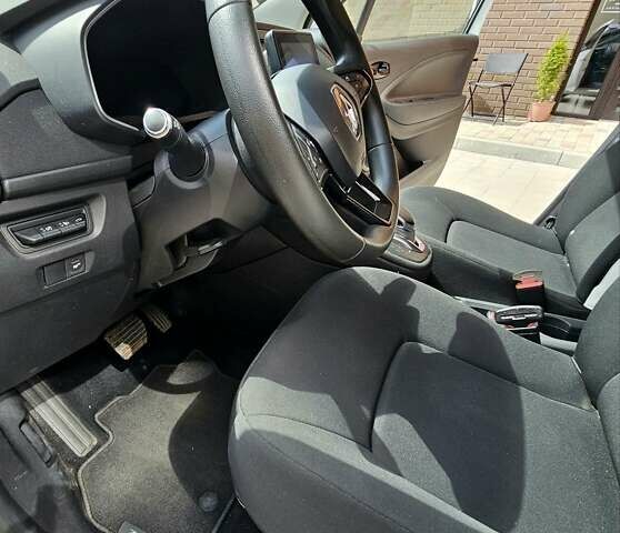 Белый Рено Зое, объемом двигателя 0 л и пробегом 28 тыс. км за 11900 $, фото 14 на Automoto.ua