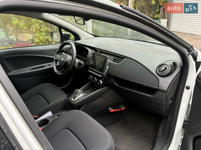 Білий Рено Зое, об'ємом двигуна 0 л та пробігом 20 тис. км за 12300 $, фото 4 на Automoto.ua