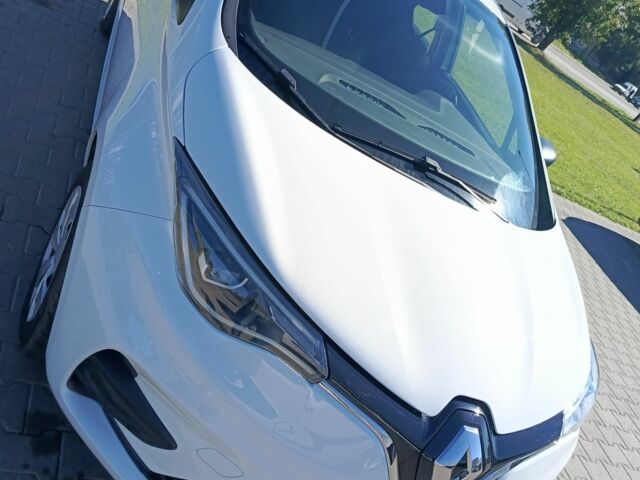 Белый Рено Зое, объемом двигателя 0 л и пробегом 163 тыс. км за 10500 $, фото 1 на Automoto.ua