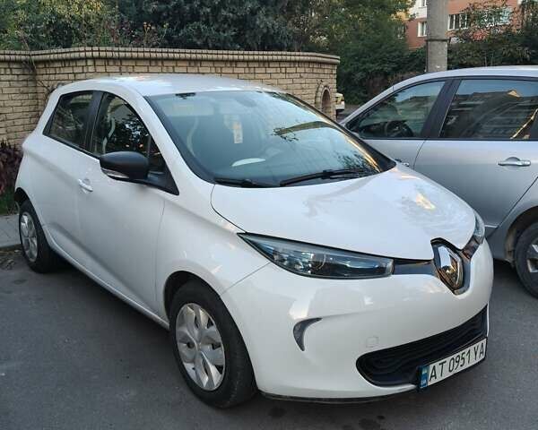 Белый Рено Зое, объемом двигателя 0 л и пробегом 96 тыс. км за 10700 $, фото 8 на Automoto.ua