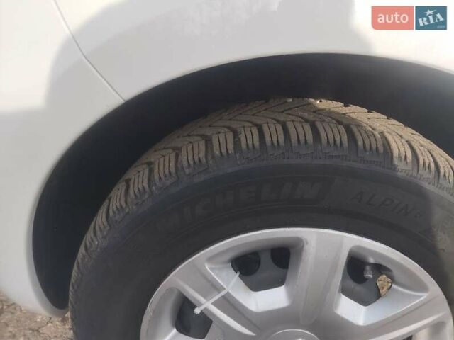 Білий Рено Зое, об'ємом двигуна 0 л та пробігом 39 тис. км за 13700 $, фото 4 на Automoto.ua