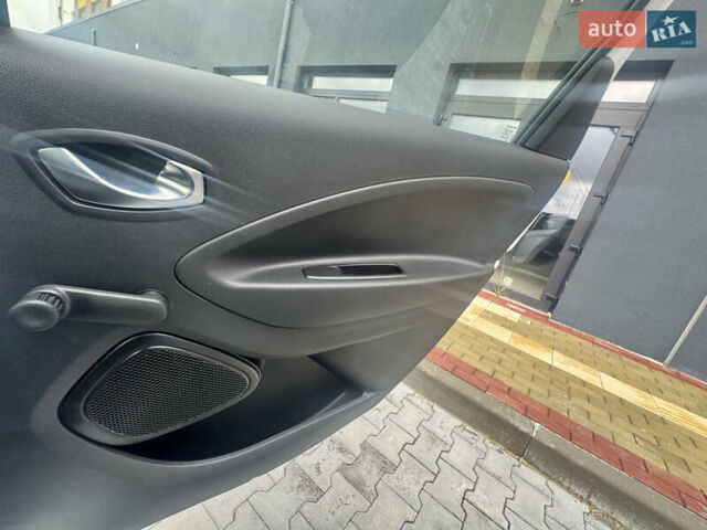 Белый Рено Зое, объемом двигателя 0 л и пробегом 70 тыс. км за 12999 $, фото 24 на Automoto.ua