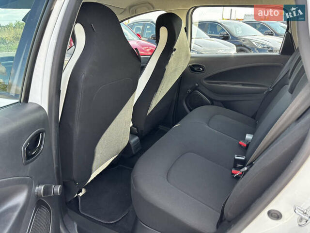Белый Рено Зое, объемом двигателя 0 л и пробегом 30 тыс. км за 11900 $, фото 23 на Automoto.ua