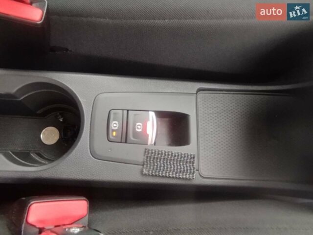 Белый Рено Зое, объемом двигателя 0 л и пробегом 56 тыс. км за 13500 $, фото 26 на Automoto.ua