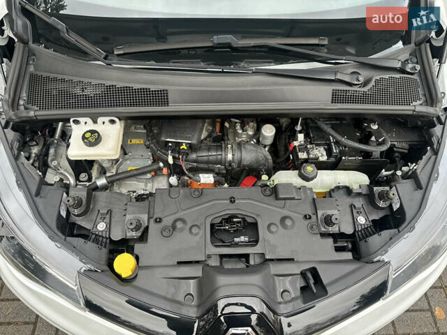 Белый Рено Зое, объемом двигателя 0 л и пробегом 28 тыс. км за 12500 $, фото 46 на Automoto.ua