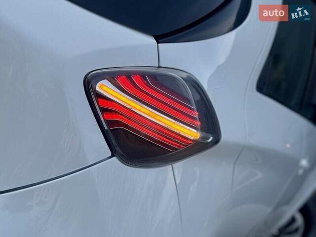 Белый Рено Зое, объемом двигателя 0 л и пробегом 85 тыс. км за 11150 $, фото 60 на Automoto.ua