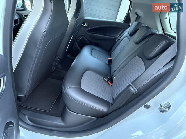 Білий Рено Зое, об'ємом двигуна 0 л та пробігом 23 тис. км за 13150 $, фото 22 на Automoto.ua