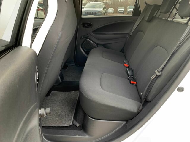 Белый Рено Зое, объемом двигателя 0 л и пробегом 66 тыс. км за 12499 $, фото 11 на Automoto.ua