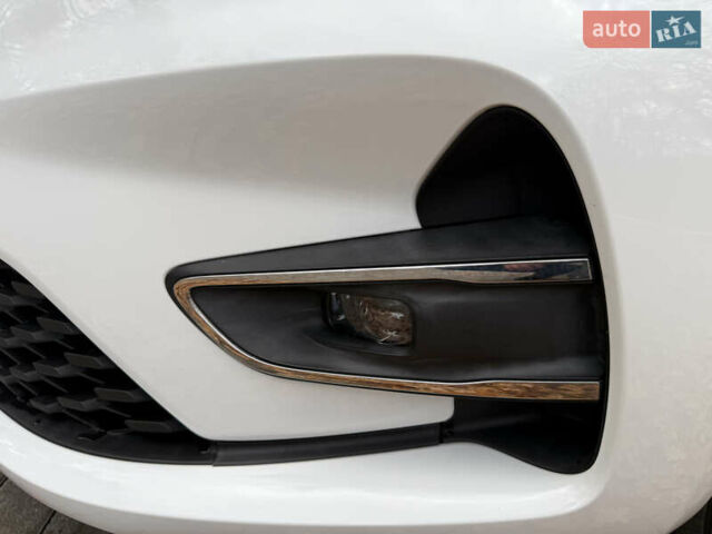 Білий Рено Зое, об'ємом двигуна 0 л та пробігом 30 тис. км за 12300 $, фото 28 на Automoto.ua