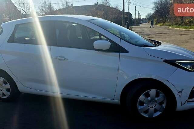 Белый Рено Зое, объемом двигателя 0 л и пробегом 112 тыс. км за 10900 $, фото 9 на Automoto.ua