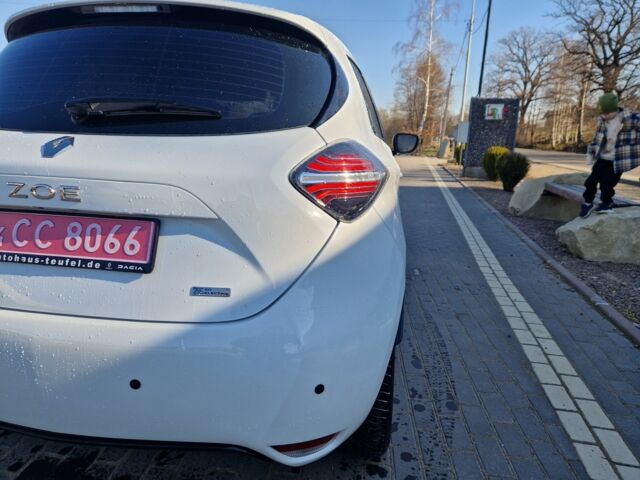 Белый Рено Зое, объемом двигателя 0 л и пробегом 27 тыс. км за 13000 $, фото 5 на Automoto.ua