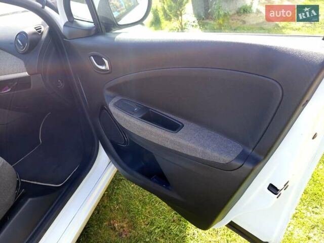 Рено Зое 2020 в Ходорів на Automoto.ua Белый Рено Зое, объемом двигателя 0 л и пробегом 46 тыс. км за 12800 $, фото 4 на Automoto.ua