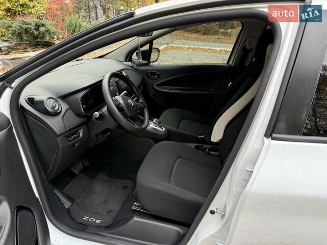 Білий Рено Зое, об'ємом двигуна 0 л та пробігом 30 тис. км за 12300 $, фото 6 на Automoto.ua