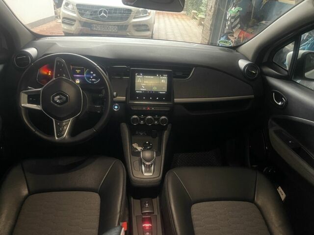 Белый Рено Зое, объемом двигателя 0 л и пробегом 40 тыс. км за 13200 $, фото 3 на Automoto.ua