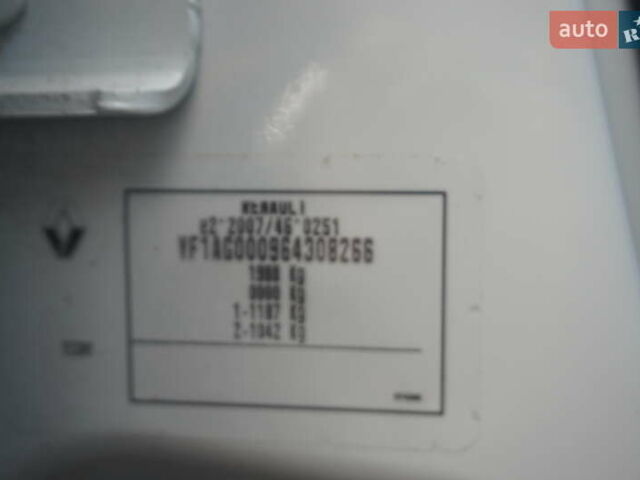 Белый Рено Зое, объемом двигателя 0 л и пробегом 122 тыс. км за 13000 $, фото 63 на Automoto.ua