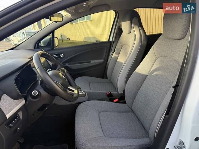 Белый Рено Зое, объемом двигателя 0 л и пробегом 78 тыс. км за 11999 $, фото 7 на Automoto.ua