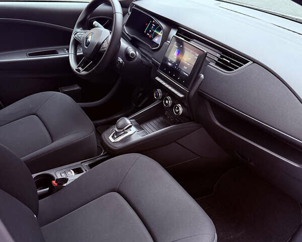 Білий Рено Зое, об'ємом двигуна 0 л та пробігом 69 тис. км за 11800 $, фото 25 на Automoto.ua