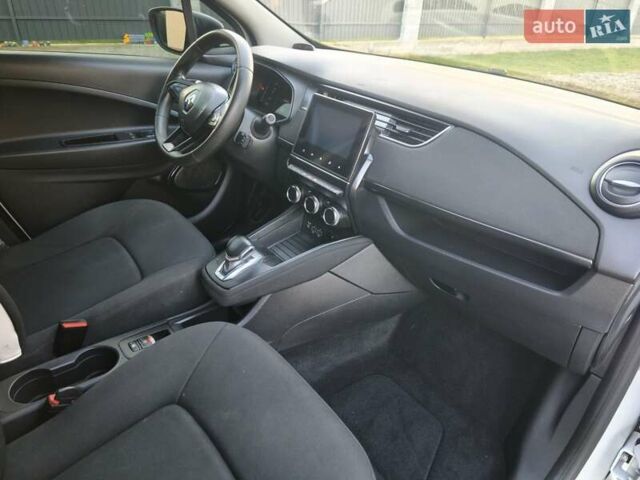 Білий Рено Зое, об'ємом двигуна 0 л та пробігом 98 тис. км за 10950 $, фото 33 на Automoto.ua