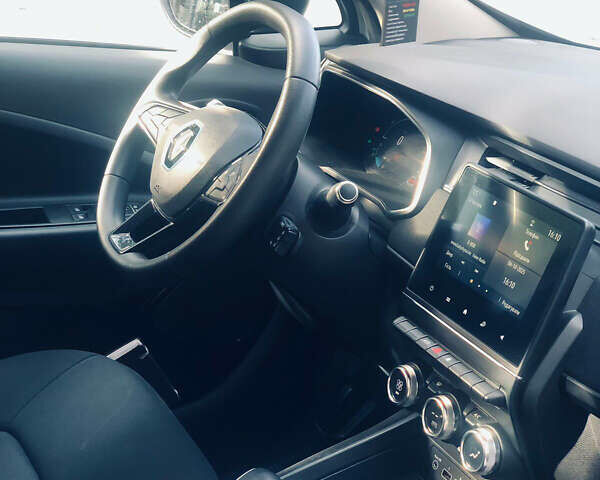Белый Рено Зое, объемом двигателя 0 л и пробегом 38 тыс. км за 11999 $, фото 16 на Automoto.ua