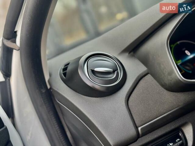 Белый Рено Зое, объемом двигателя 0 л и пробегом 86 тыс. км за 10850 $, фото 73 на Automoto.ua