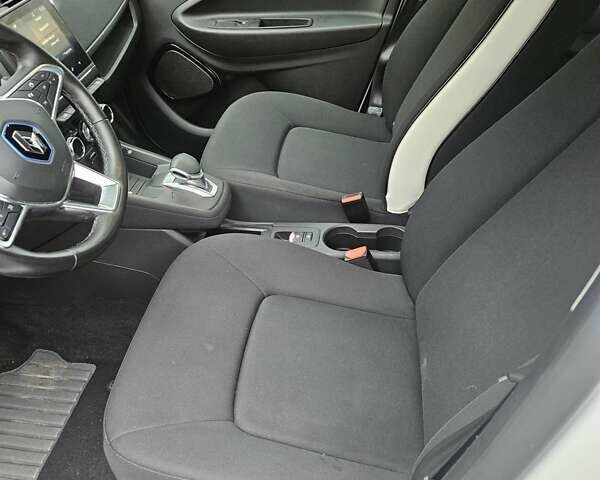 Белый Рено Зое, объемом двигателя 0 л и пробегом 28 тыс. км за 11800 $, фото 8 на Automoto.ua