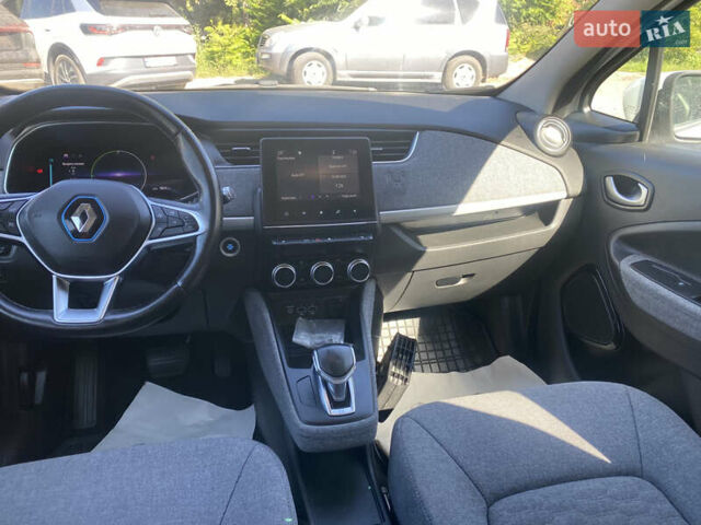 Белый Рено Зое, объемом двигателя 0 л и пробегом 78 тыс. км за 11700 $, фото 5 на Automoto.ua