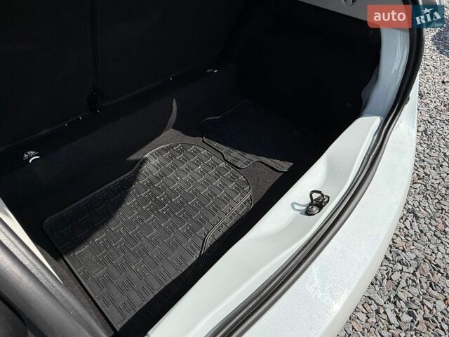 Білий Рено Зое, об'ємом двигуна 0 л та пробігом 59 тис. км за 14700 $, фото 42 на Automoto.ua