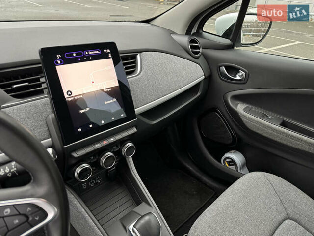 Білий Рено Зое, об'ємом двигуна 0 л та пробігом 77 тис. км за 12990 $, фото 21 на Automoto.ua