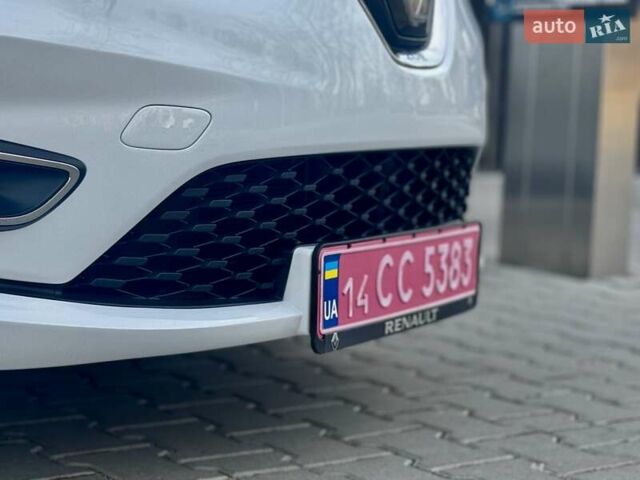 Белый Рено Зое, объемом двигателя 0 л и пробегом 86 тыс. км за 10850 $, фото 15 на Automoto.ua