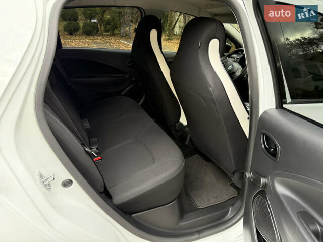 Білий Рено Зое, об'ємом двигуна 0 л та пробігом 30 тис. км за 12300 $, фото 10 на Automoto.ua