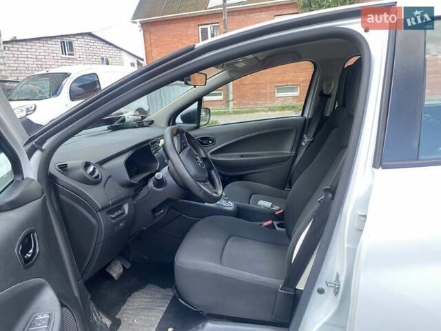 Белый Рено Зое, объемом двигателя 0 л и пробегом 65 тыс. км за 11900 $, фото 7 на Automoto.ua