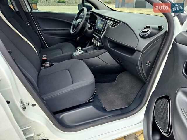 Белый Рено Зое, объемом двигателя 0 л и пробегом 74 тыс. км за 11600 $, фото 11 на Automoto.ua