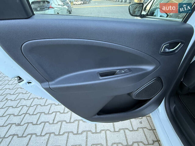 Білий Рено Зое, об'ємом двигуна 0 л та пробігом 23 тис. км за 13150 $, фото 23 на Automoto.ua