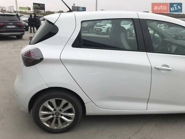 Белый Рено Зое, объемом двигателя 0 л и пробегом 40 тыс. км за 13790 $, фото 15 на Automoto.ua