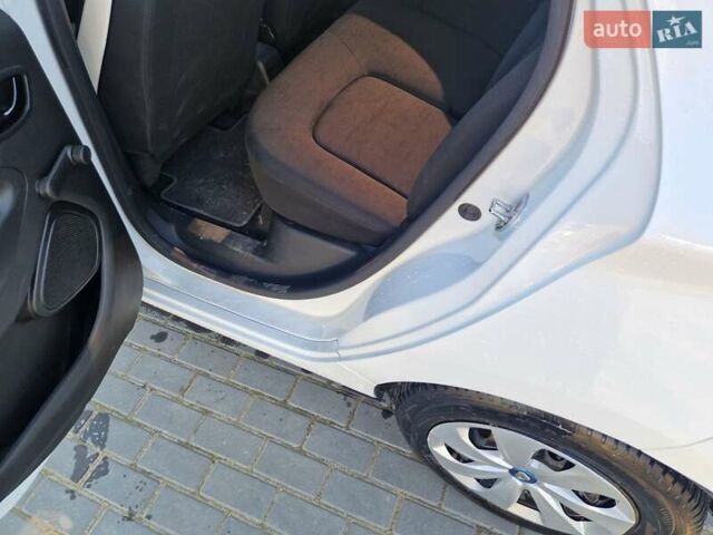 Білий Рено Зое, об'ємом двигуна 0 л та пробігом 27 тис. км за 13000 $, фото 8 на Automoto.ua