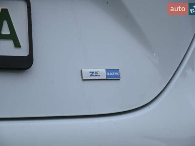 Білий Рено Зое, об'ємом двигуна 0 л та пробігом 41 тис. км за 13200 $, фото 11 на Automoto.ua