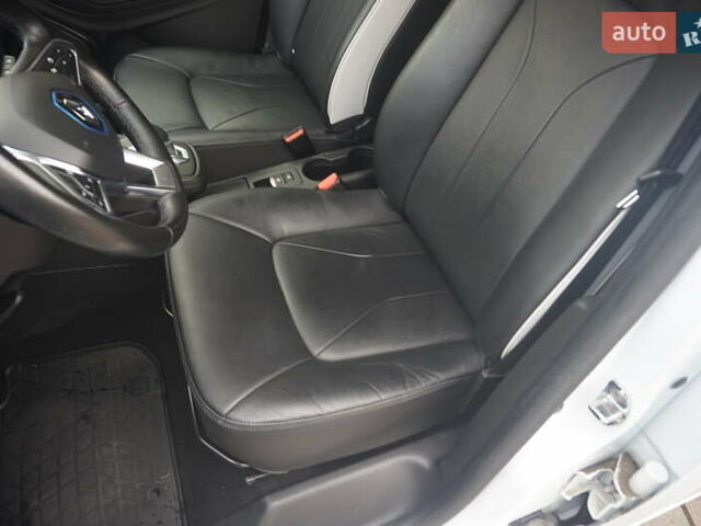 Белый Рено Зое, объемом двигателя 0 л и пробегом 122 тыс. км за 13000 $, фото 26 на Automoto.ua