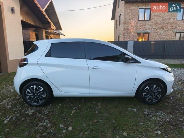 Белый Рено Зое, объемом двигателя 0 л и пробегом 98 тыс. км за 10950 $, фото 11 на Automoto.ua