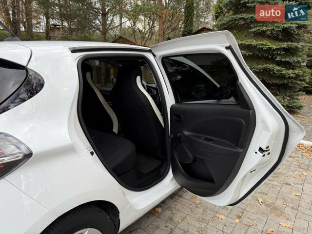 Білий Рено Зое, об'ємом двигуна 0 л та пробігом 30 тис. км за 12300 $, фото 9 на Automoto.ua