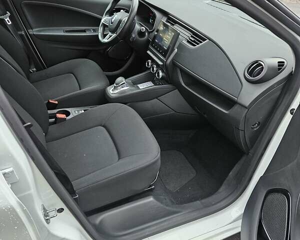 Белый Рено Зое, объемом двигателя 0 л и пробегом 28 тыс. км за 11800 $, фото 15 на Automoto.ua