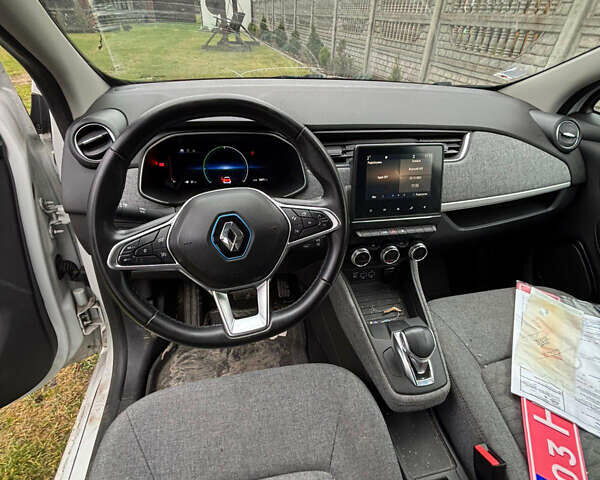 Білий Рено Зое, об'ємом двигуна 0 л та пробігом 50 тис. км за 10999 $, фото 7 на Automoto.ua