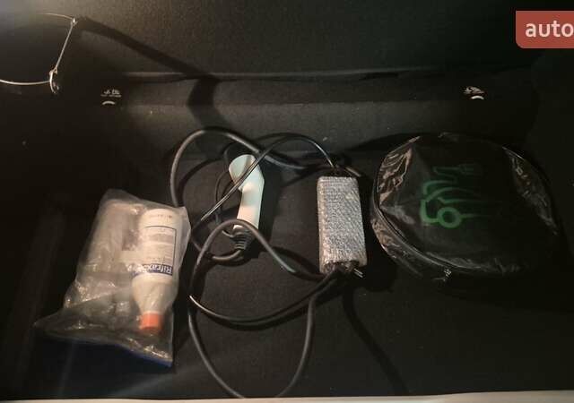 Білий Рено Зое, об'ємом двигуна 0 л та пробігом 35 тис. км за 12300 $, фото 10 на Automoto.ua