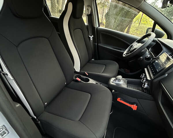 Белый Рено Зое, объемом двигателя 0 л и пробегом 52 тыс. км за 11590 $, фото 26 на Automoto.ua