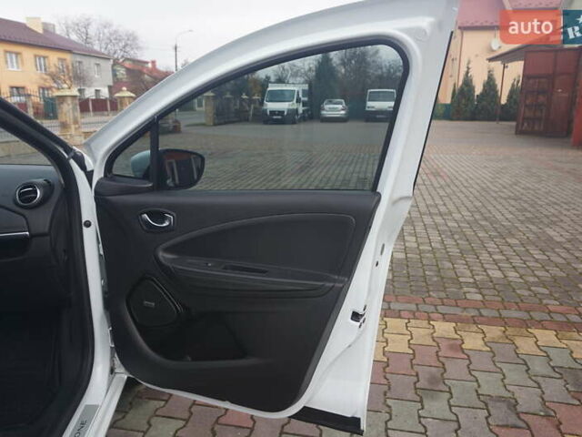 Белый Рено Зое, объемом двигателя 0 л и пробегом 122 тыс. км за 13000 $, фото 38 на Automoto.ua